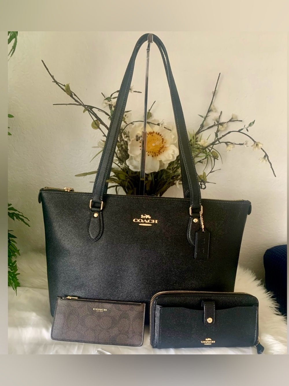 Coach Gallery Black Leather Tote Bag and Wallet + Signature POUCH